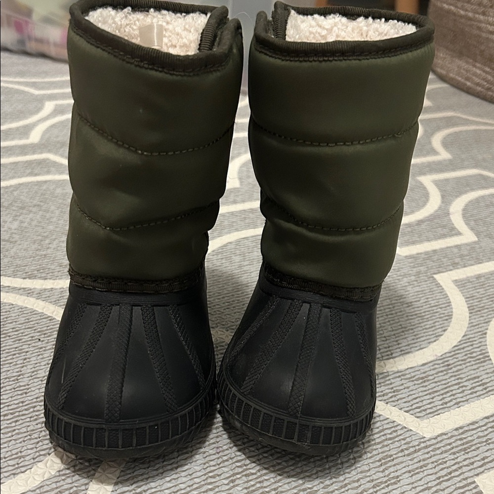 Old Navy Kids Green and Black Rain & Snow Boots